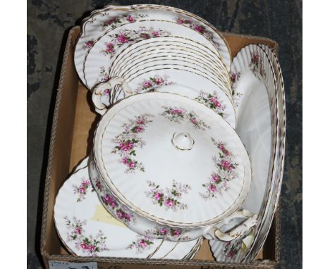 Extensive Royal Albert Lavender Rose part tea and dinner service&nbsp;to include teapot, teacups and saucers, dinner plates, 