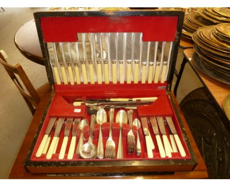 JOSEPH EDWARD AND SONS, MID TWENTIETH CENTURY TABLE SERVICE OF ELECTROPLATED (A1) CUTLERY FOR 8 PERSONS, CONTAINING IN A WALN