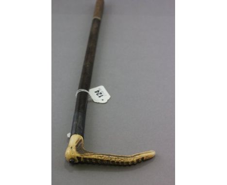 A Vintage Riding Crop with Horn Handle and Silver Band 