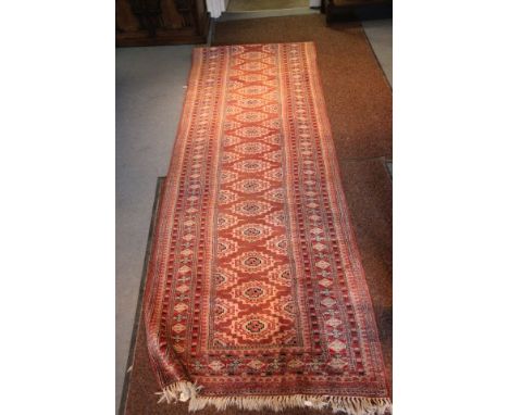 A Geometric Woolen Runner 