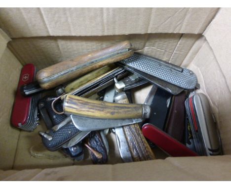 Twenty One Penknives including Swiss Army and Horn Cased 