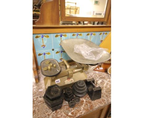 Vintage Set of Scales made by R Cullen & Sons of Nailsea together with a quantity of weights
