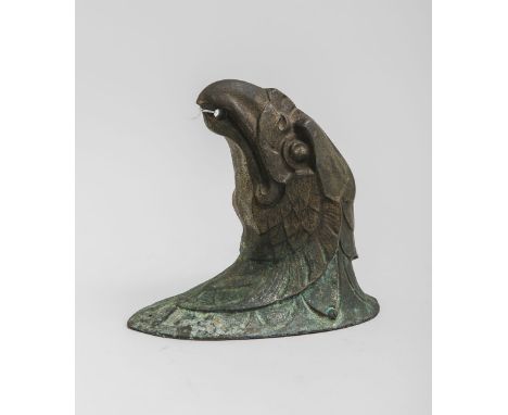 Werkstatt unbekannt (Art déco), Adlerkopf, Bronzeguss m. Resten einer Vergoldung, rs.Wandhalterung, Gr. ca. H: 16 cm.