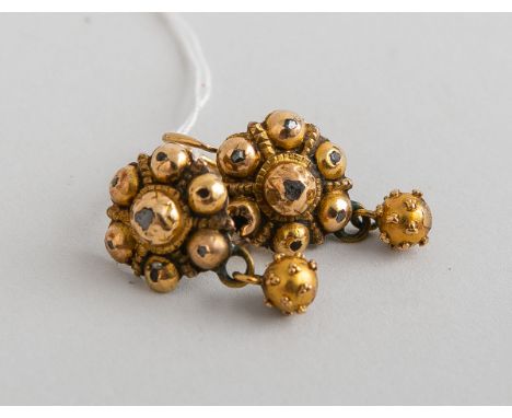 Paar Ohrringe 585 (wohl 1. H. 19. Jh.), blütenförmig, mi. m. 1 Diamant im Rosenschliff,darum 6 kl. Steine im Rosenschliff, da
