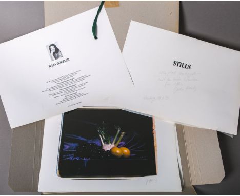 Hoersch, Julia (20. Jh.), Mappe mit 4 Fotoprints "Stills", je handsign., m. pers. Widmung,Blattgröße je ca. 30 x 42 cm.