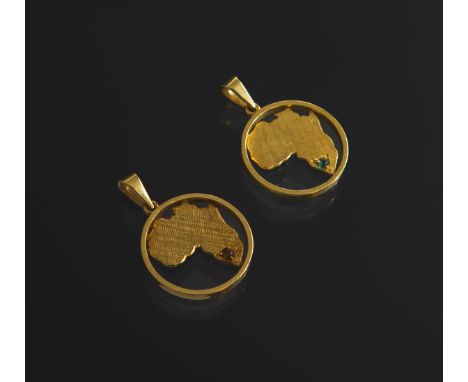 Paar Anhänger "Afrika" 750 GG, Kontinent Afrika rund gefasst, m. Steinbesatz, Dm. ca. 22mm, je gestempelt: Feingehalt, Gesamt