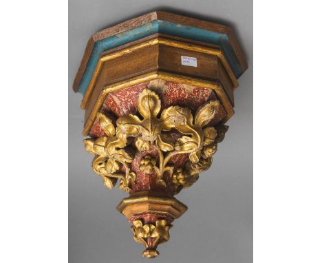 Wandkonsole (um 1900, Neogotik), Holz, geschnitzt m. polychromer Fassung u. Vergoldung,Gr. ca. H: 40 x B: 32,5 x T: 30,5 cm. 
