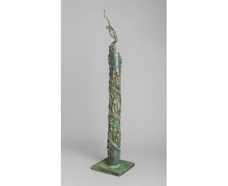 Künstler/in unbekannt (wohl 1960/70), Bronzeguss auf einer flachen rechteckigen Bodenpl.,mittig aufragende runde Säule in Spi