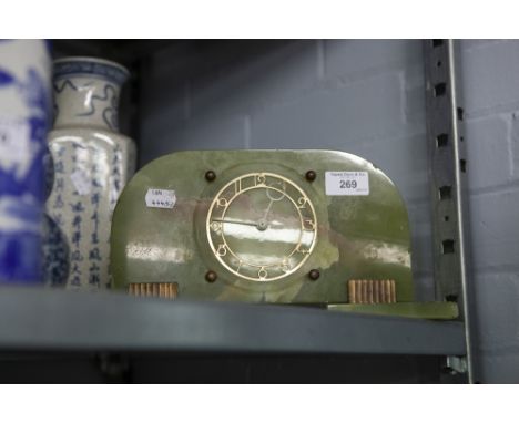 AN ART DECO GREEN ONYX MANTEL CLOCK, THE SMITHS MOVEMENT WITH SKELETAL BRASS CHAPTER RING 