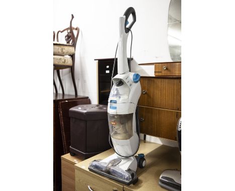 VAX TRIO UPRIGHT VACUUM CLEANER/CARPET CLEANER 