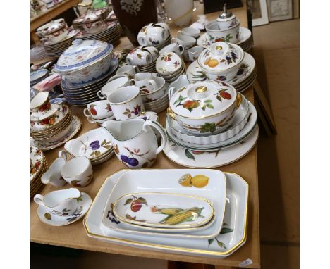 A Royal Worcester Evesham pattern dinner, coffee and teaware, including serving dishes and tureens 