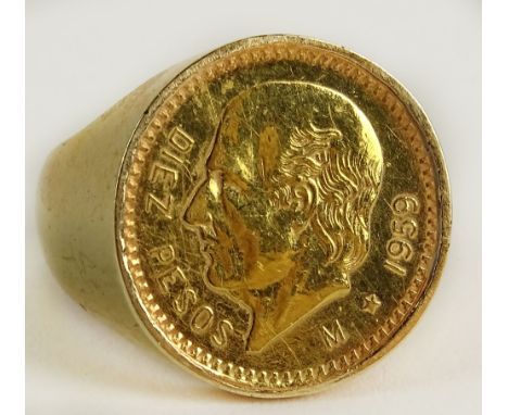 Man's Vintage Mexican 1959 Diez Pesos Gold Coin and 14 Karat Yellow Gold Ring. Signed 14K. Surface Wear from Normal Use Other