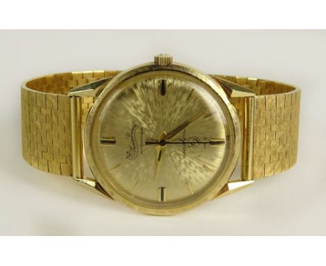 Man's Vintage Lucien Picard 14 Karat Yellow Gold Seashark Automatique Watch with Italian 18 Karat Yellow Gold Bracelet. Case 