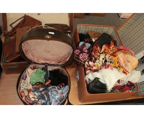Assorted mainly ladies early to mid 20th century costume accessories including shoes, hats, leather and other handbags, etc (