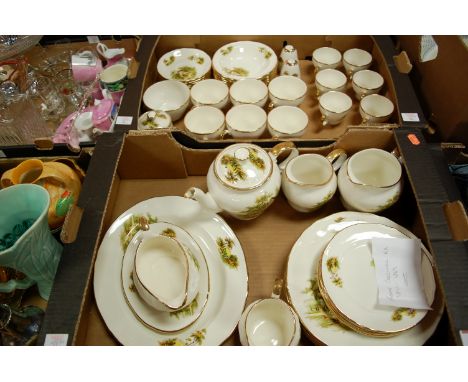 A mid-20th century Alfred Meakin six place setting tea and dinner service in The Rest pattern 