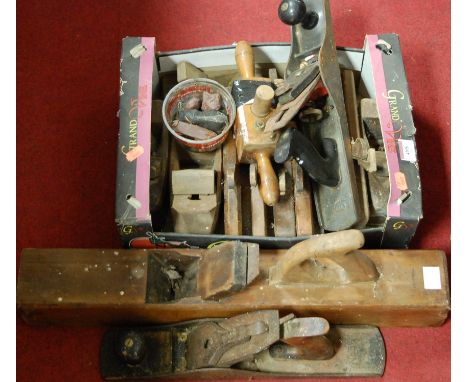 A collection of assorted hand tools to include spoke shave and moulding planes etc