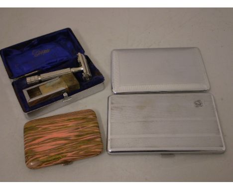 3 CIGARETTE CASES AND A VINTAGE RAZOR BLADE WITH ORIGINAL BLADES