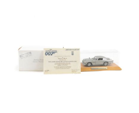 Danbury Mint James Bond 007 1:24 scale Aston Martin DB5, authentic replica of the car driven in Goldfinger and Thunderball, w