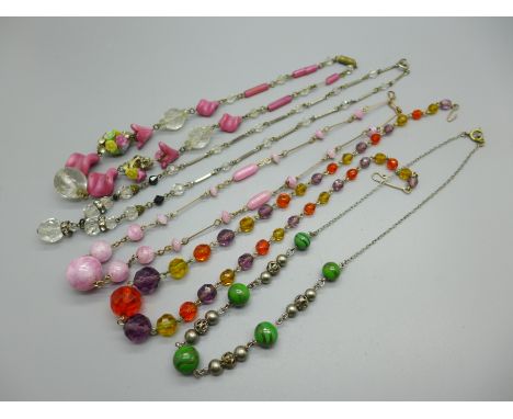 Five vintage necklaces 