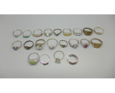 Silver rings including opal and emerald set and two 9ct gold on silver, one a/f 