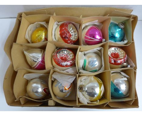 A set of vintage Christmas baubles 