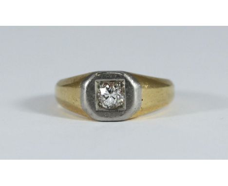 An 18ct yellow gold gents solitaire diamond ring, with white gold top, estimated total diamond weight 0.25 carats, estimated 