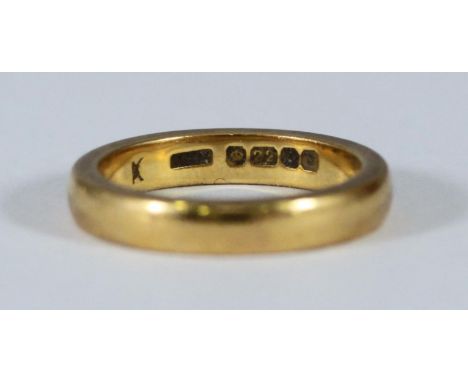 A 22ct gold plain wedding ring, 6.45g 