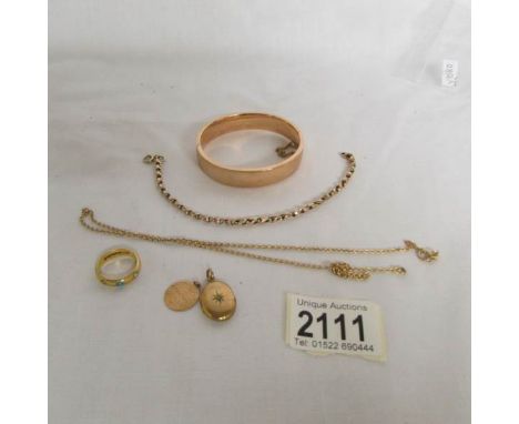 5 items of 9ct gold including bangle and chains together with an 18ct gold gypsy ring (missing one stone).