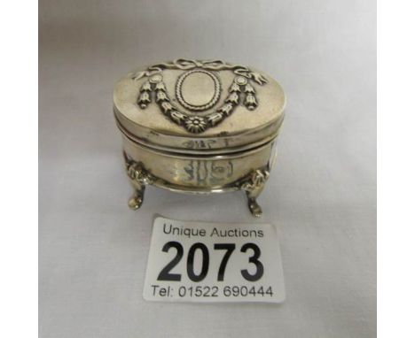 A small silver trinket box, Birmingham 1908.