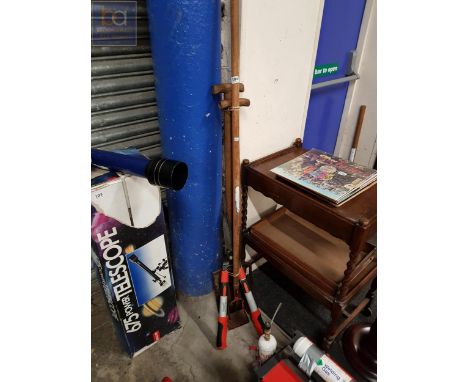 QUANTITY OF GARDEN TOOLS 