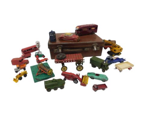 Various toys, diecast vehicles, etc., to include a Dinky Supertoys Express Horsebox hire service, with articulated back, 7cm 