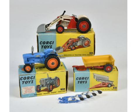 Corgi Toys, 51 Massey-Ferguson 30 CWT Anhänger (mit Beipackzettel), 53 Massey-Ferguson 65 Traktor mit Schaufel, 55 Fordson Po