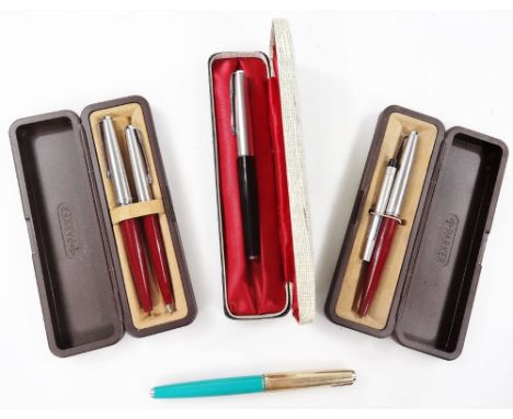 Various pens and pen sets, comprising a two piece Parker set with chrome trim and arrow clip, 14cm wide, in fitted case, a tu