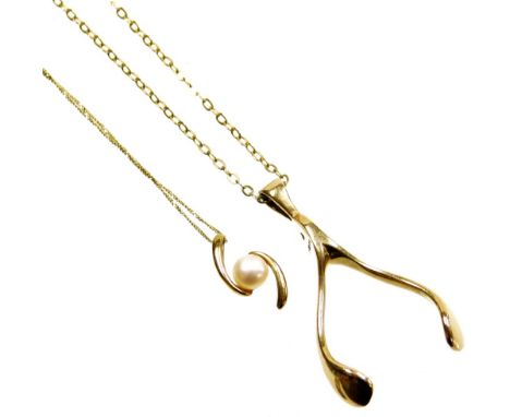 Two necklaces, to include a 9ct gold wishbone pendant on a fine link 9ct gold chain, the wishbone 3.5cm high, the chain 44cm 