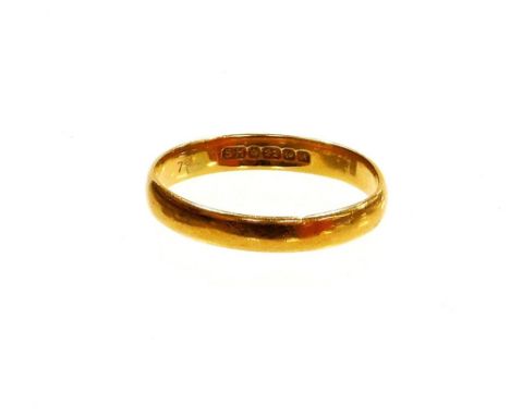 A 22ct gold wedding band, of plain design, Birmingham 1975, ring size R½, 3g.