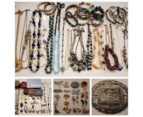 A quantity of vintage costume jewellery and collectables, mainly bead necklaces, brooches A/F and bracelets, chains, 2 knives