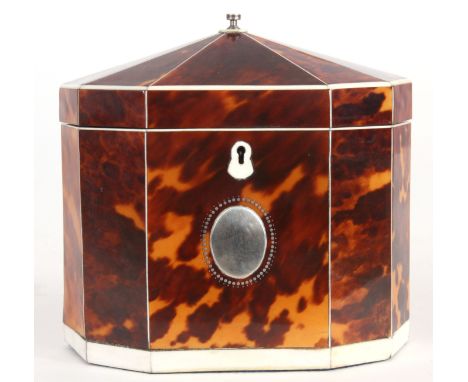 AN EARLY 19TH CENTURY REGENCY TORTOISESHELL AND IVORY STRUNG DECAGONAL&nbsp;TENT TOP TEA CADDY with hinged top revealing a pa