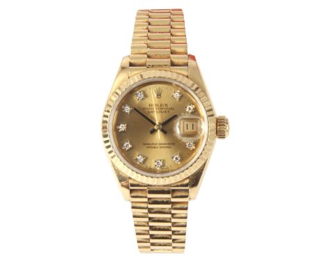 A LADIES 18ct YELLOW GOLD ROLEX OYSTER DATEJUST WRIST WATCH on 18ct gold bracelet having champagne dial with diamond dot hour