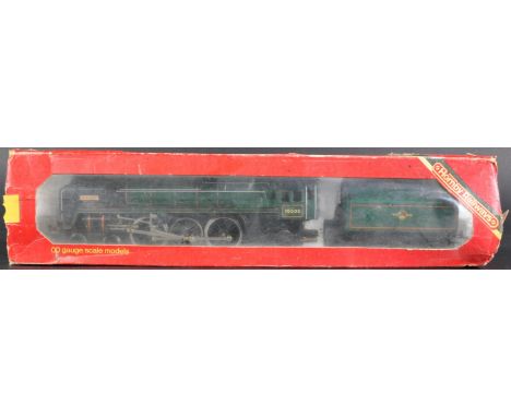 An original Hornby made 00 gauge model railway trainset locomotive engine No.&nbsp;R2562&nbsp;Class 7MT Britannia Class 4-6-2