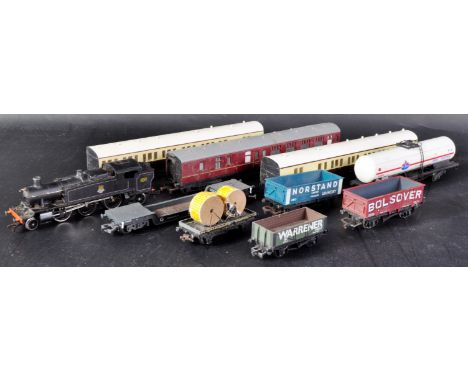 A collection of assorted 00 gauge model railway trainset locomotive engine, rolling stock and carriages. The collection compr