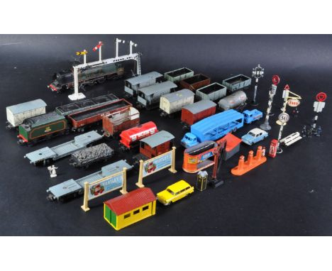 A collection of assorted Hornby Dublo 00 gauge model railway trainset locomotive, rolling stock wagons and accessories. Examp