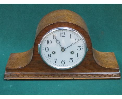 OAK CASED MANTEL CLOCK 