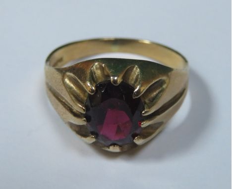 9ct GOLD DRESS RING SET WITH CENTRAL RUBY COLOURED STONE 