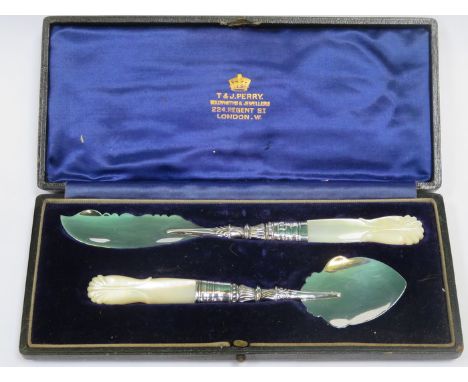 CASED SET OF HALLMARKED SILVER AND MOTHER OF PEARL HANDLED TWO PIECE CUTLERY SET 