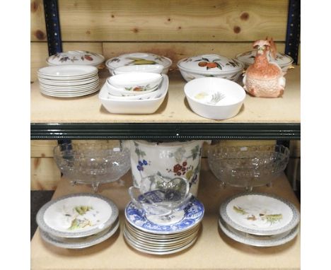A collection of tablewares, to include Royal Doulton, Royal Worcester Evesham, and various other items