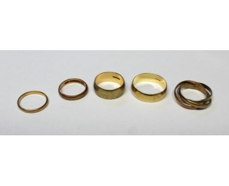 Five 9ct gold wedding bands to include a rose gold example, size K, a triple wedding band, size F, a rose gold example size R