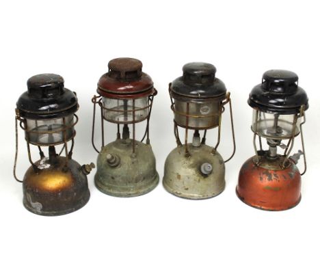 Four vintage guard's storm lamps (4).