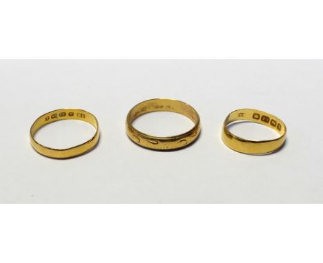 Three 22ct gold wedding bands, sizes R, P and J, approx combined 8.1g (3).