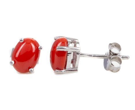  PAIR OF CORAL STUD EARRINGS,set with oval stones, in silver