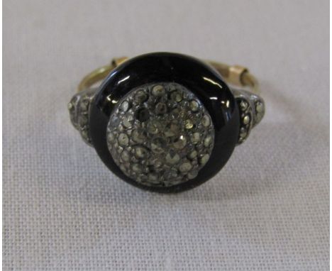 9ct gold marcasite and black enamel ring size M total weight 5.6 g&nbsp;